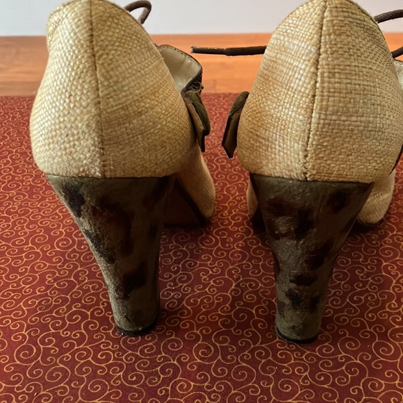 Super cute size 6 1/2 Naughty Monkey 4” heeled beige raffia lace up peep toes - Picture 5 of 16